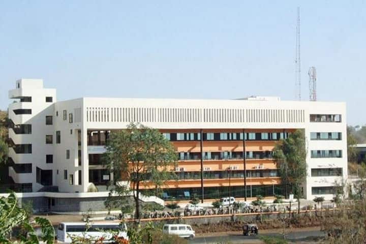 GH Raisoni Institute of Engineering and Management campus in Jalgaon, Maharashtra, India — photo 1