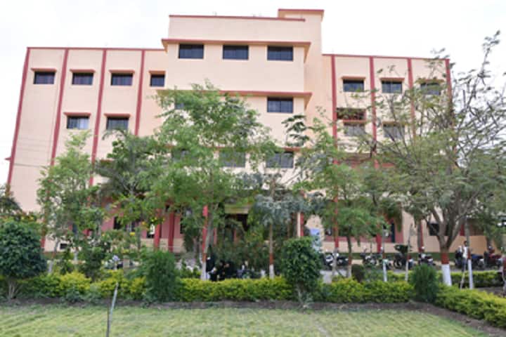Kai Yashodabai Dagadu Saraf Charitable Trust Institute of Management and Science campus in Bhusawal, Maharashtra, India — photo 2