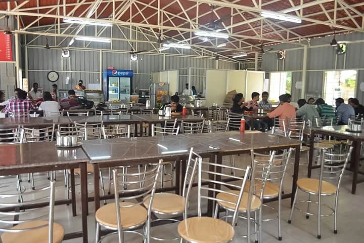 Maruthu Pandiyar College campus in Thanjavur, Tamil Nadu, India — photo 4
