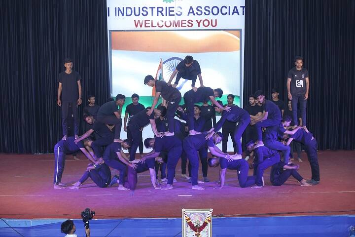Shri Mahavir ROFEL College of Arts campus in Vapi, Gujarat, India — photo 4
