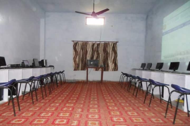 Ram Bhajan Post Graduate College campus in Mau, Uttar Pradesh, India — photo 5