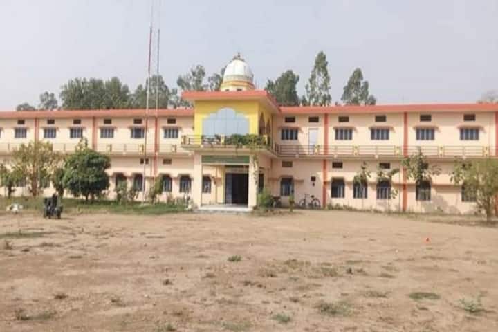 Pandit Ramswaroop Upadhyay Mahavidyalaya campus in Banda, Uttar Pradesh, India — photo 1