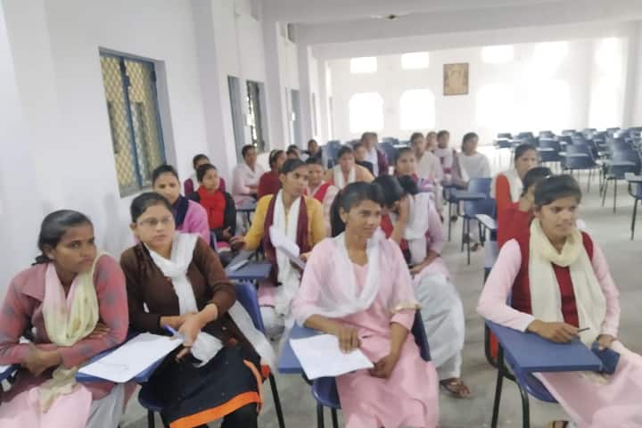 Pandit Ramswaroop Upadhyay Mahavidyalaya campus in Banda, Uttar Pradesh, India — photo 2