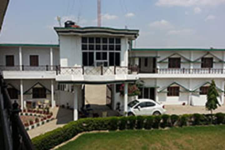 Sham-E-Ghausia Minority Ayurvedic Medical College and Hospital campus in Ghazipur, Uttar Pradesh, India — photo 1