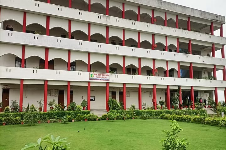 Jeevak Ayurved Medical College campus in Chandauli, Uttar Pradesh, India — photo 1