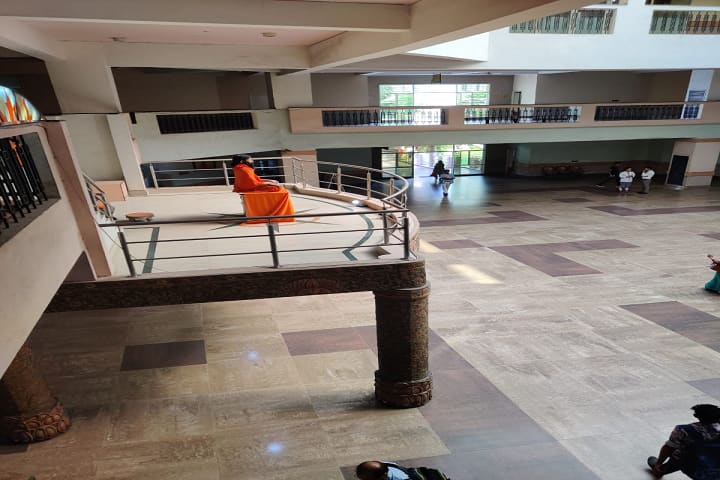 Dhanvantari Ayurvedic Medical College and Hospital campus in Bareilly, Uttar Pradesh, India — photo 1