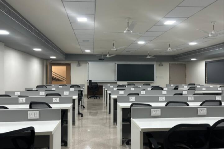 Shardaben Bhagubhai Mangaldas Patel Nursing and Paramedical College campus in Kadi, Gujarat, India — photo 3