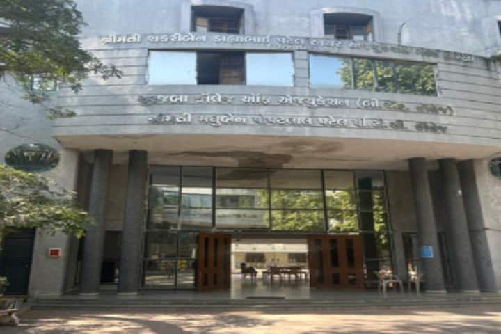 Shardaben Bhagubhai Mangaldas Patel Nursing and Paramedical College campus in Kadi, Gujarat, India — photo 4