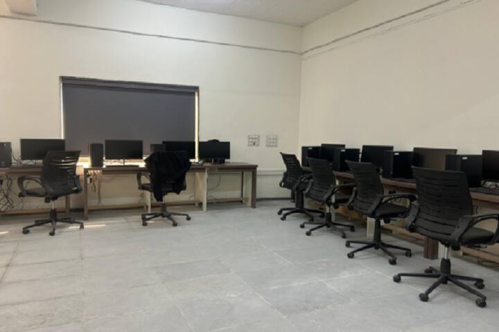 Shardaben Bhagubhai Mangaldas Patel Nursing and Paramedical College campus in Kadi, Gujarat, India — photo 5