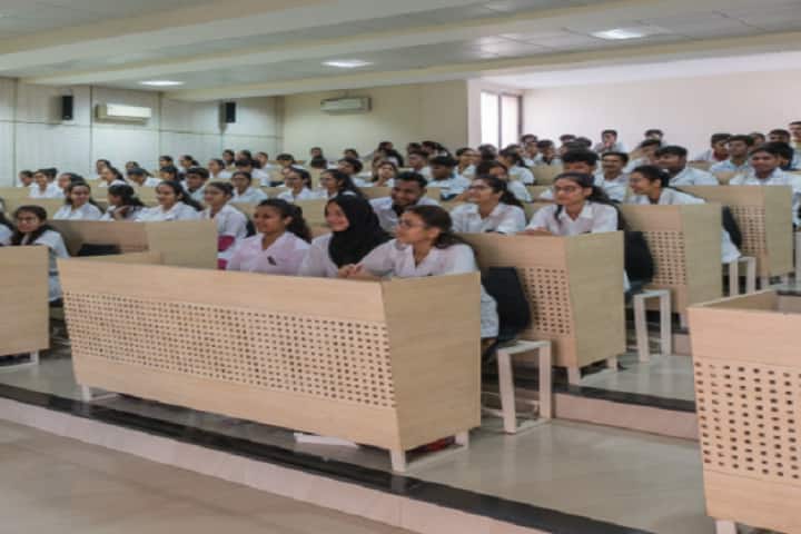 Manjushree Institute of Pharmacy campus in Gandhinagar, Gujarat, India — photo 2