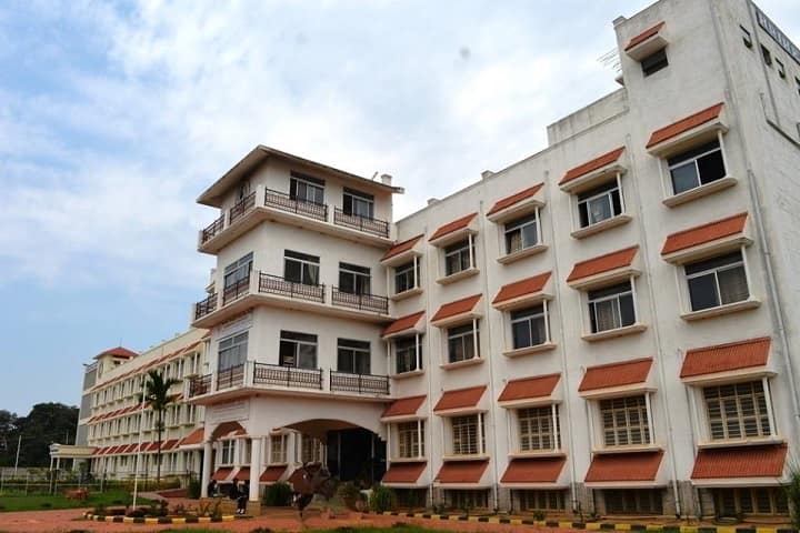 Haranahalli Ramaswamy Institute of Higher Education campus in Hassan, Karnataka, India — photo 1
