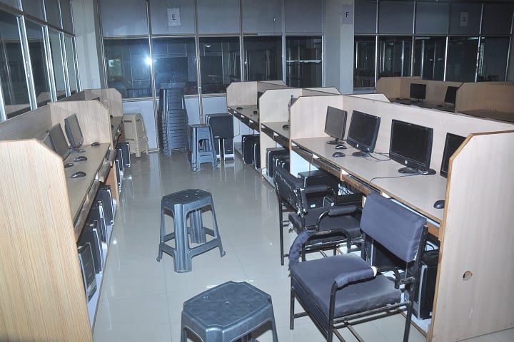 Arpit Homeopathic Medical College campus in Rajkot, Gujarat, India — photo 3