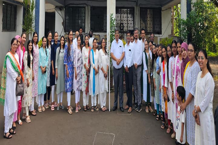 Smt Sharada Devi Singh ROFEL College of Commerce campus in Vapi, Gujarat, India — photo 2