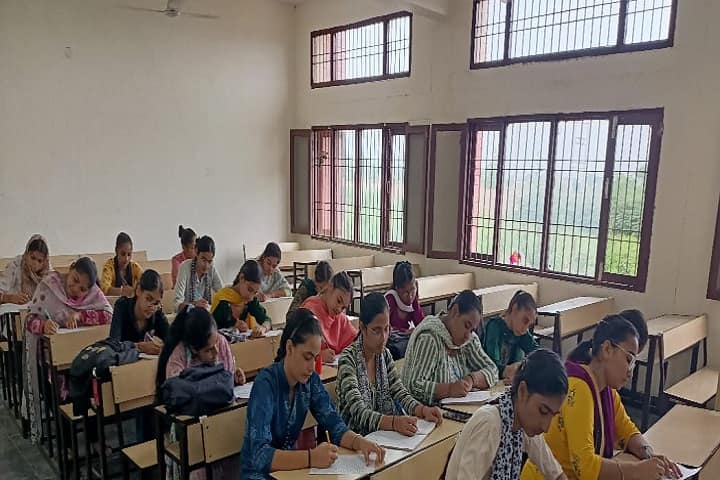 Maharishi Dayanand Government College for Girls campus in Karnal, Haryana, India — photo 1