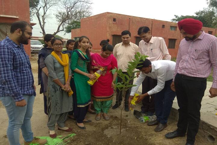 Maharishi Dayanand Government College for Girls campus in Karnal, Haryana, India — photo 6