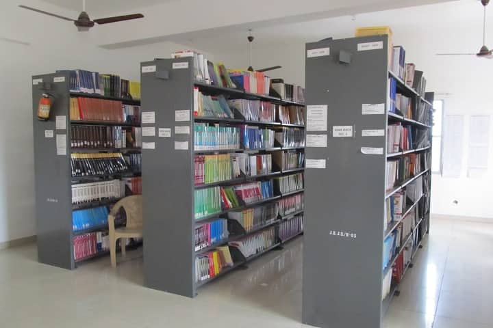 Saraswati Mahila Mahavidyalaya campus in Nagpur, Maharashtra, India — photo 6