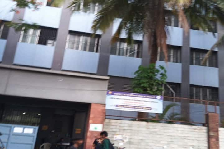 Chembur Karnataka Sangha's Chembur Karnataka Night College campus in Mumbai, Maharashtra, India — photo 3