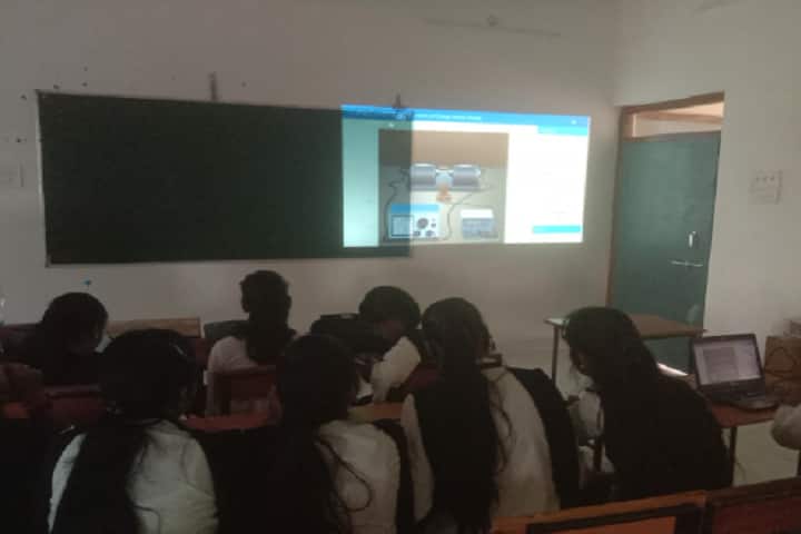 Government Naveen College campus in Chandrapur, Chhattisgarh, India — photo 1