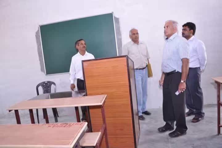 Omvir Singh Siyaram Mahavidyalaya campus in Firozabad, Uttar Pradesh, India — photo 2