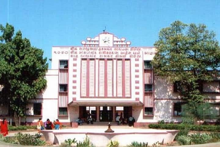 Sheth LH Science College campus in Mansa, Gujarat, India — photo 1