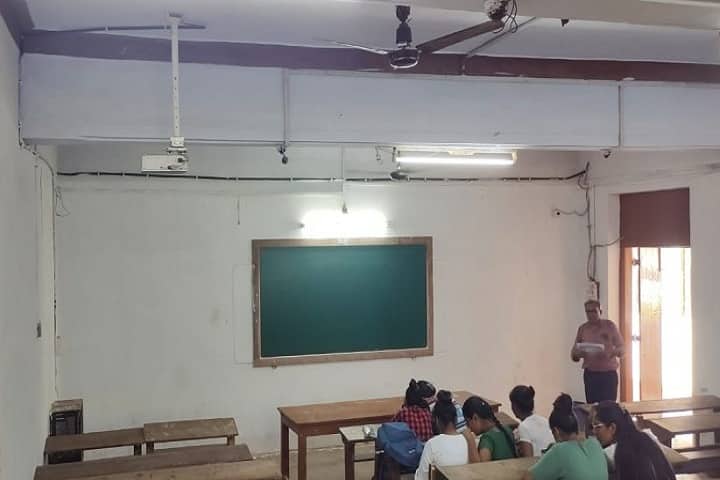 Sheth LH Science College campus in Mansa, Gujarat, India — photo 3