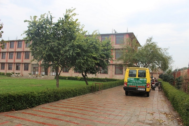 Vindhya Gurukul College campus in Chunar, Uttar Pradesh, India — photo 3