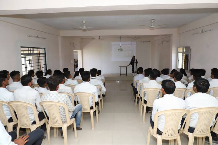 Shri Guru Sandipani Girls Institute Of Professional Studies campus in Ujjain, Madhya Pradesh, India — photo 3