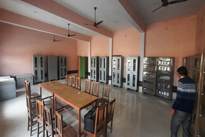 Dr Lal Ji Tripathi Mahavidyalaya campus in Amethi, Uttar Pradesh, India — photo 4