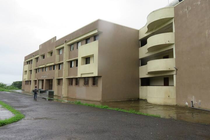 GM Vedak College of Science campus in Tala, Maharashtra, India — photo 4