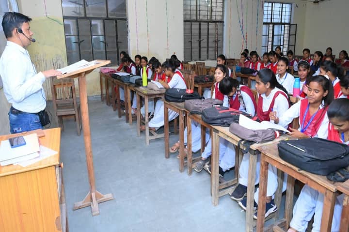 Shri Agrasen Kanya Snatakottar Mahavidhyalaya campus in Bayana, Rajasthan, India — photo 2