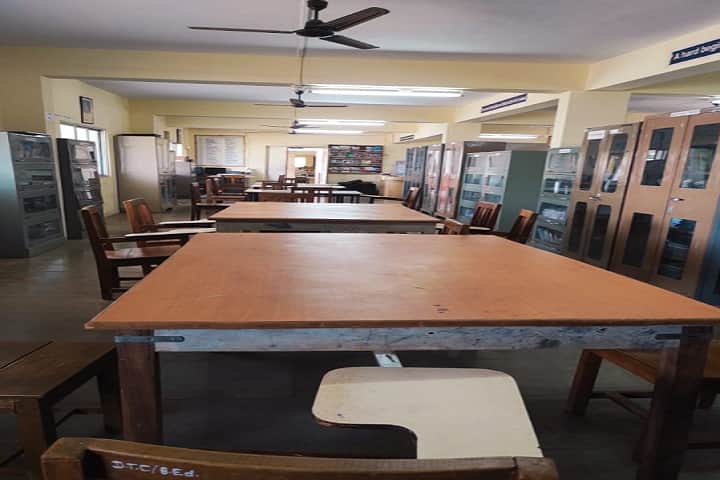 Dr Tanajirao Chorge Senior Arts and Commerce College campus in Ratnagiri, Maharashtra, India — photo 4