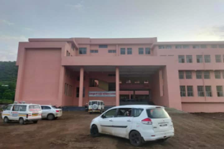 Dr Bhanudas Dhere Ayurved Mahavidyalaya and Rugnalaya campus in Ahmednagar, Maharashtra, India — photo 1