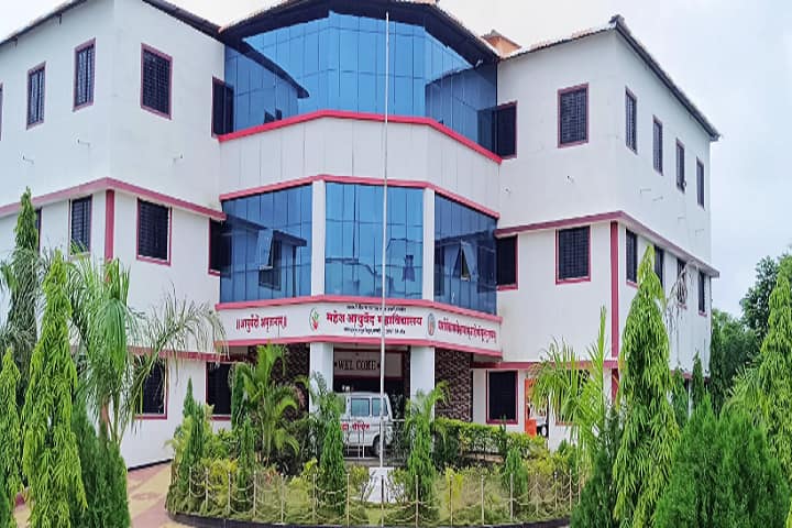 Mahesh Ayurved College and Hospital campus in Ashti, Maharashtra, India — photo 2