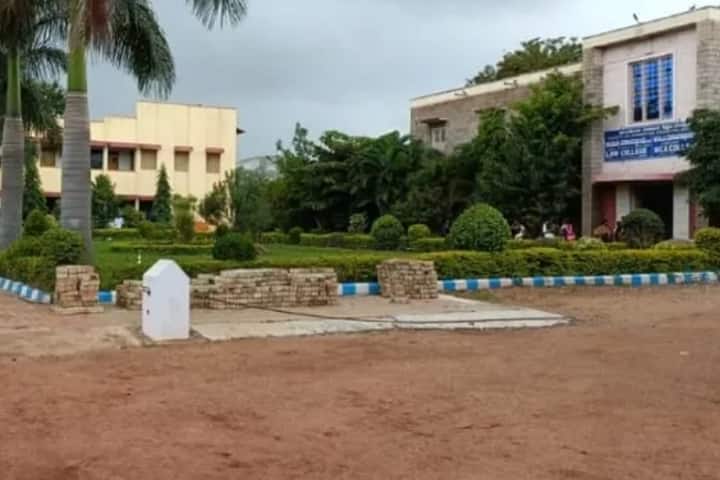 Hulkoti Co-operative Education Society's Law College campus in Gadag, Karnataka, India — photo 1