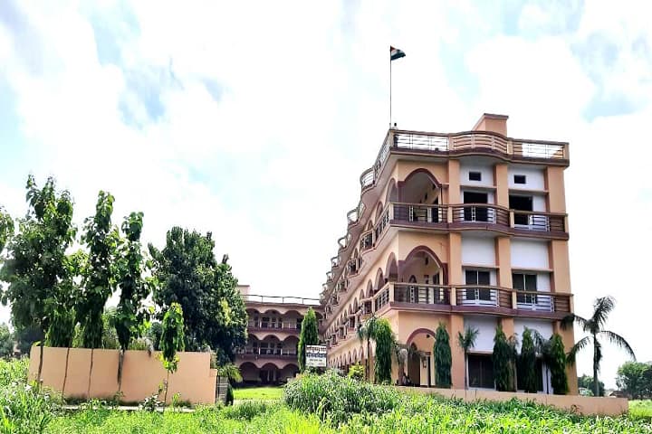 Maharshi Moolchand Yadav Mahila Mahavidyalaya campus in Jaunpur, Uttar Pradesh, India — photo 1
