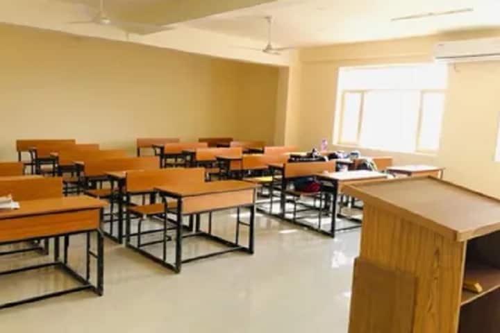 Sushila Institute of Medical Sciences campus in Dehradun, Uttarakhand, India — photo 4