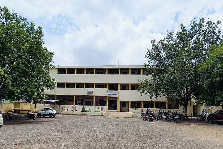 Karmaveer Tatyasaheb Hari Raoji Patil Arts and Science College campus in Kolgaon, Maharashtra, India — photo 1