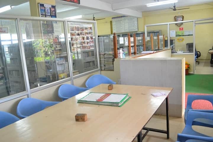 Abasaheb Parvekar Mahavidyalaya campus in Yavatmal, Maharashtra, India — photo 4