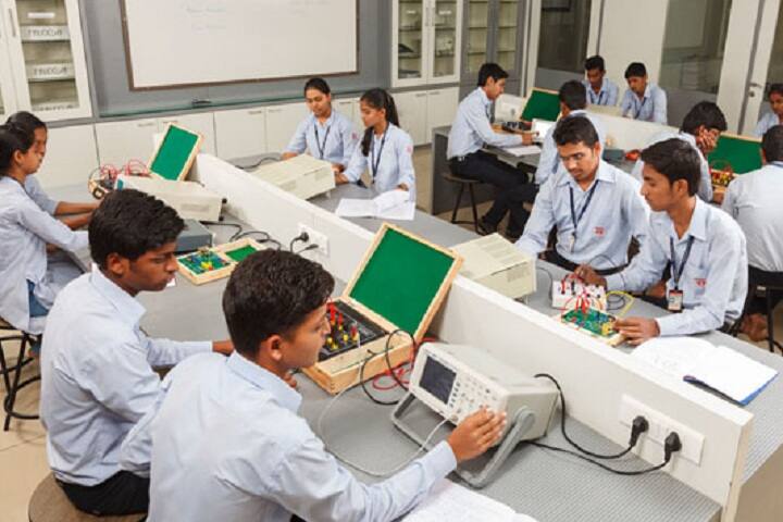 Sanjay Ghodawat Polytechnic campus in Kolhapur, Maharashtra, India — photo 3