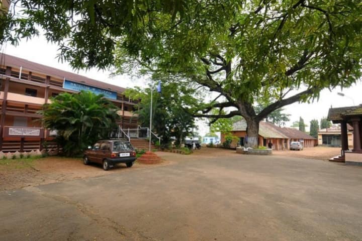 Baselius College campus in Kottayam, Kerala, India — photo 2