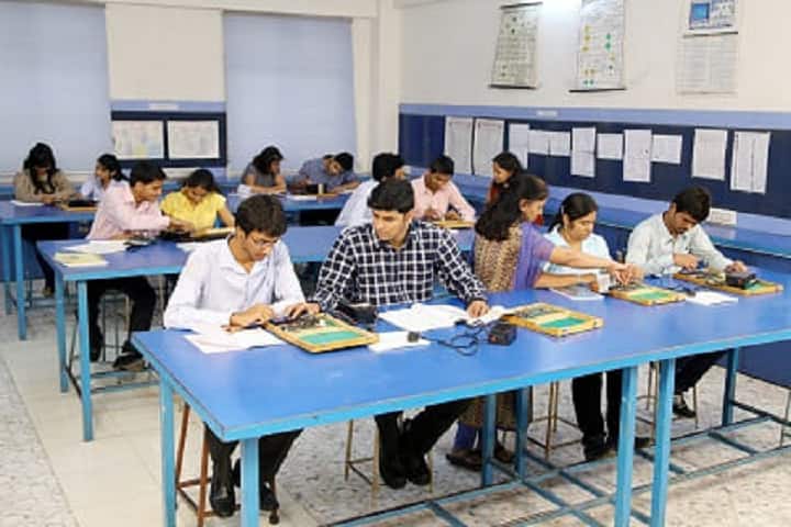 Thakur Shyamnarayan Engineering College campus in Mumbai, Maharashtra, India — photo 5