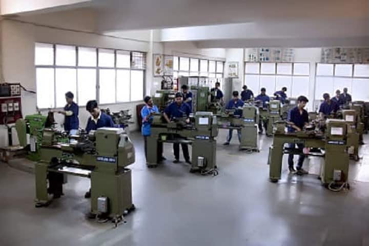 Thakur Shyamnarayan Engineering College campus in Mumbai, Maharashtra, India — photo 6