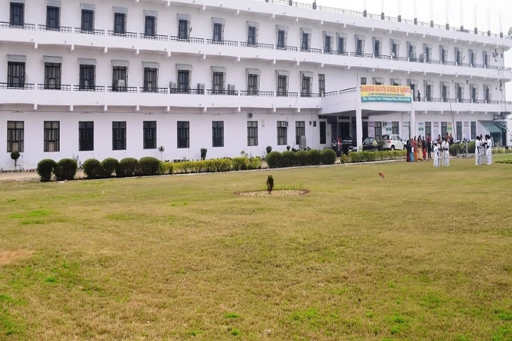 Mahendra Gayatri School of Nursing campus in Bareilly, Uttar Pradesh, India — photo 1