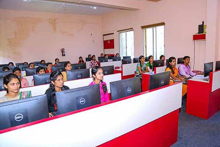 Shahid Virpatni Laxmi Mahavidyalaya campus in Kolhapur, Maharashtra, India — photo 3