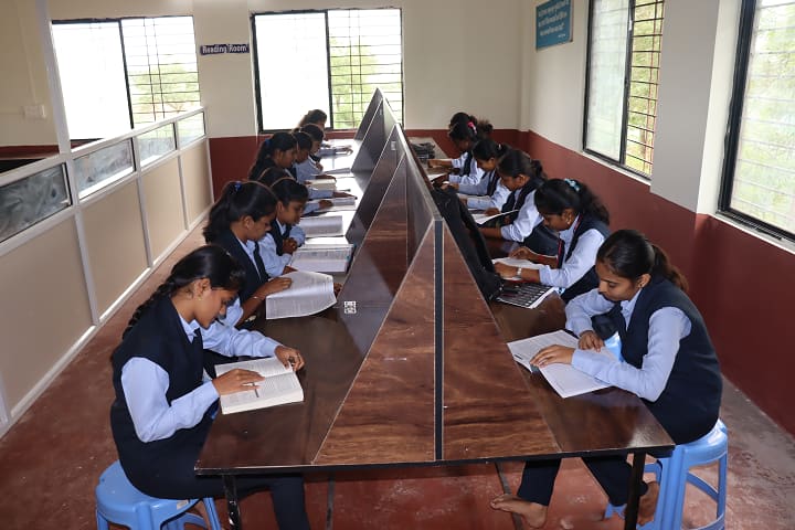 Shahid Virpatni Laxmi Mahavidyalaya campus in Kolhapur, Maharashtra, India — photo 4