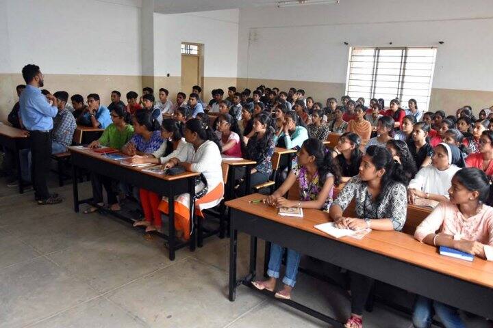 St Aloysius campus in Mangalore, Karnataka, India — photo 4
