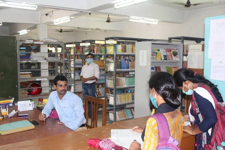 Dr Gour Mohan Roy College campus in Burdwan, West Bengal, India — photo 4