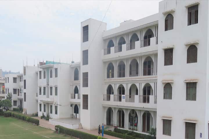 Veena Vadini College of Management campus in Gwalior, Madhya Pradesh, India — photo 1