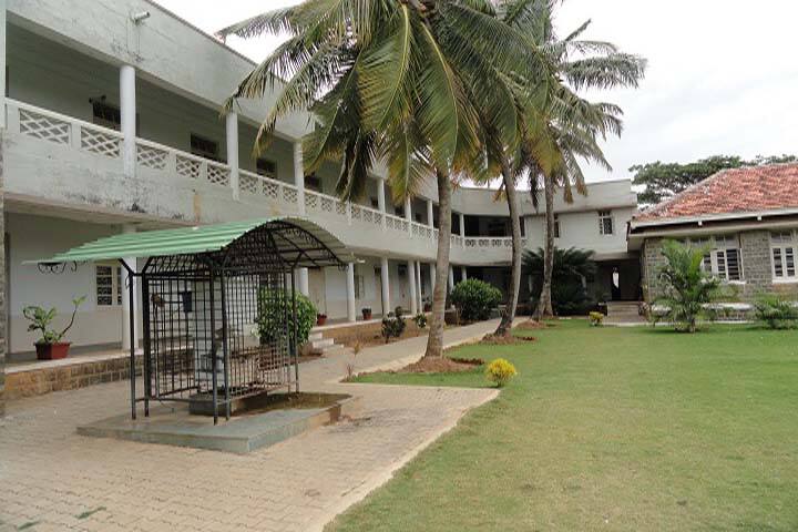 KLE Society's Gudleppa Hallikeri College campus in Haveri, Karnataka, India — photo 2