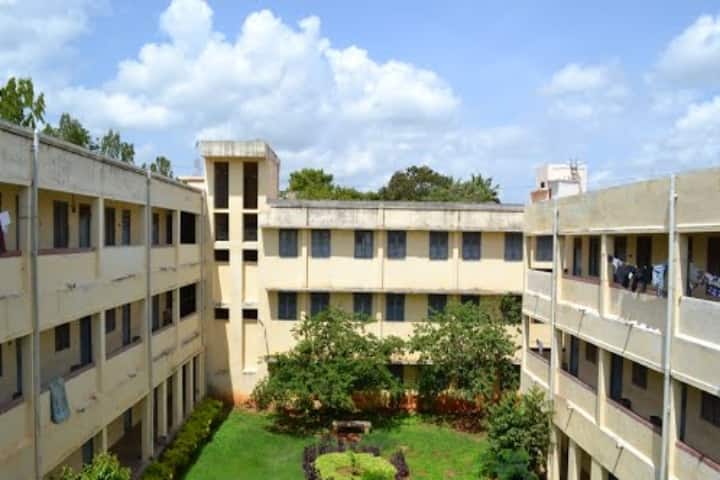 Burdwan Medical College campus in Burdwan, West Bengal, India — photo 6